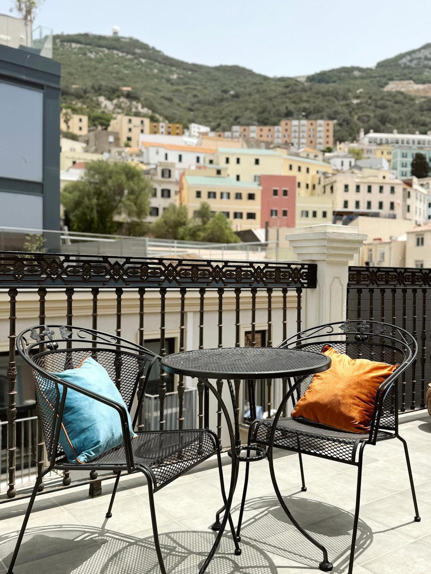 Master Penthouse Double Room Ensuite With Private Terrace - Grand Central House Gibraltar Eksteriør bilde
