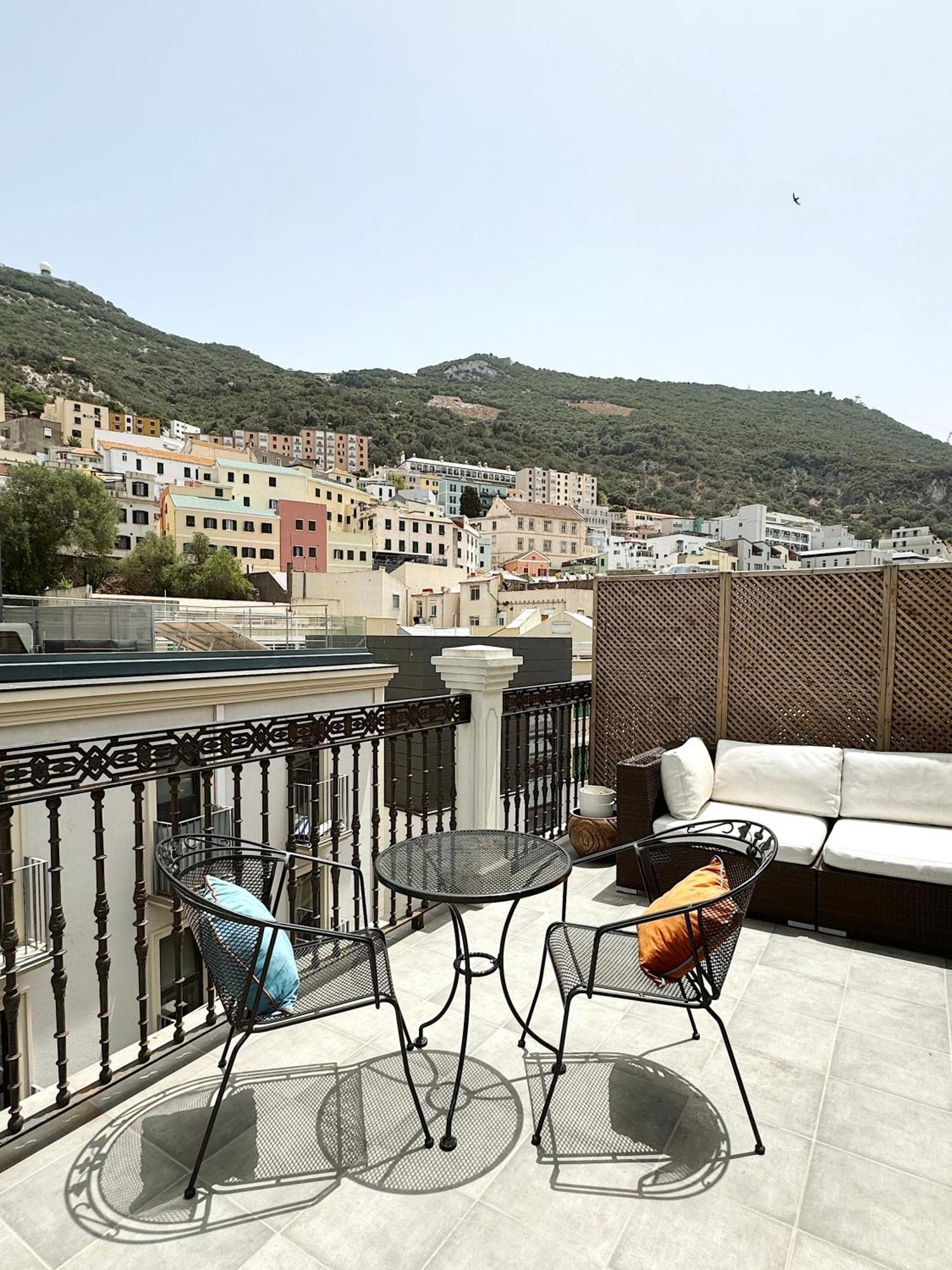 Master Penthouse Double Room Ensuite With Private Terrace - Grand Central House Gibraltar Eksteriør bilde